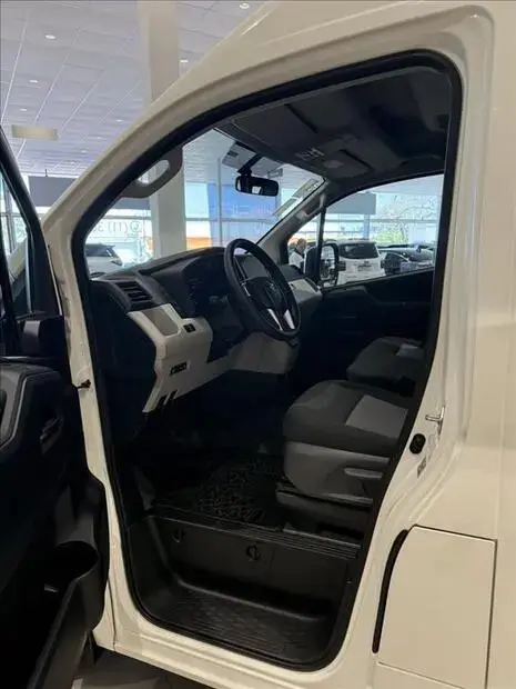Toyota HIACE 2.8 D-4D TURBO DIESEL MINIBUS 15+1 DX AUTOMÁTICO