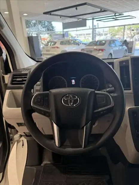 Toyota HIACE 2.8 D-4D TURBO DIESEL MINIBUS 15+1 DX AUTOMÁTICO