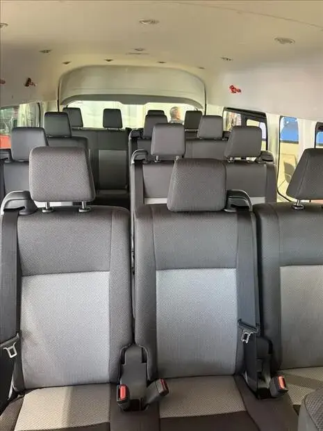 Toyota HIACE 2.8 D-4D TURBO DIESEL MINIBUS 15+1 DX AUTOMÁTICO