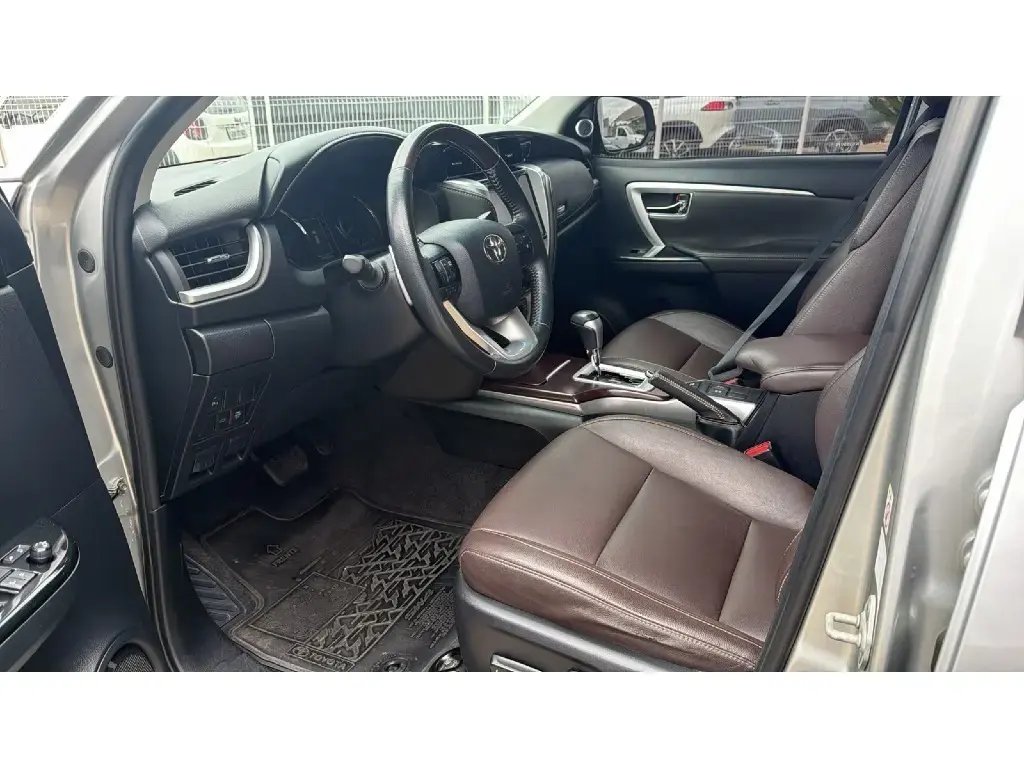 galeria HILUX SW4