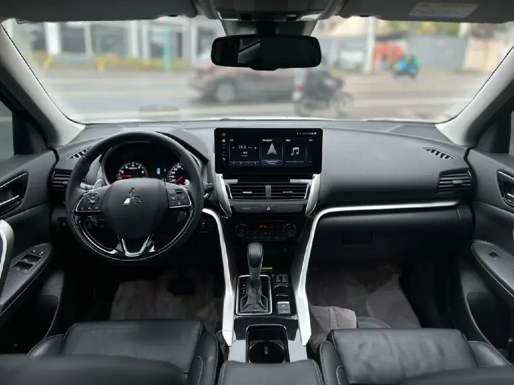 galeria ECLIPSE CROSS