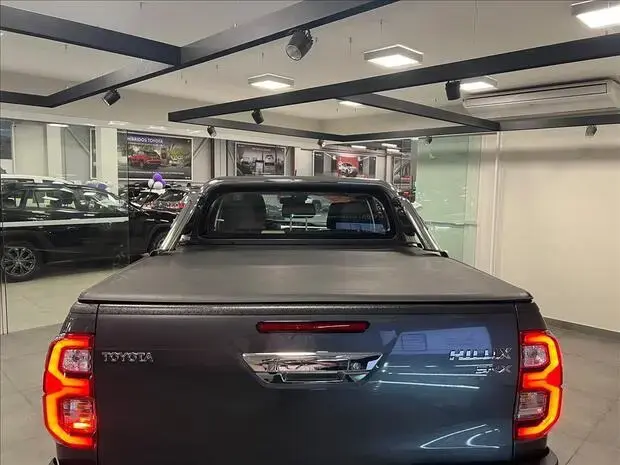 Toyota HILUX 2.8 D-4D TURBO DIESEL CD SRX 4X4 AUTOMÁTICO