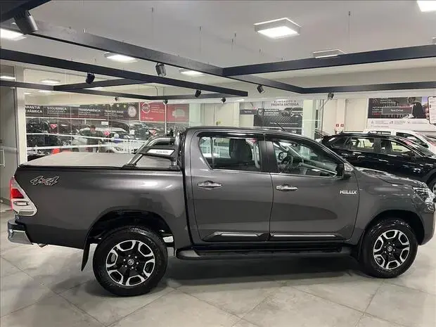Toyota HILUX 2.8 D-4D TURBO DIESEL CD SRX 4X4 AUTOMÁTICO