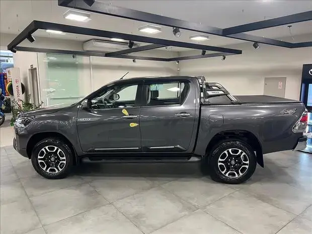 Toyota HILUX 2.8 D-4D TURBO DIESEL CD SRX 4X4 AUTOMÁTICO