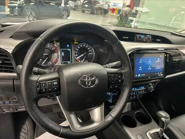 Toyota HILUX 2.8 D-4D TURBO DIESEL CD SRX 4X4 AUTOMÁTICO