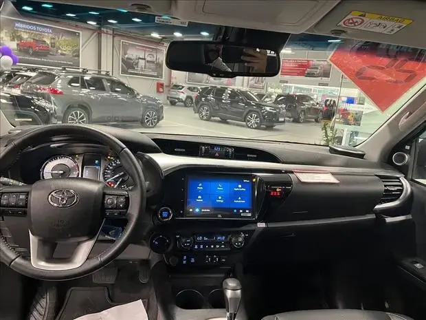 Toyota HILUX 2.8 D-4D TURBO DIESEL CD SRX 4X4 AUTOMÁTICO