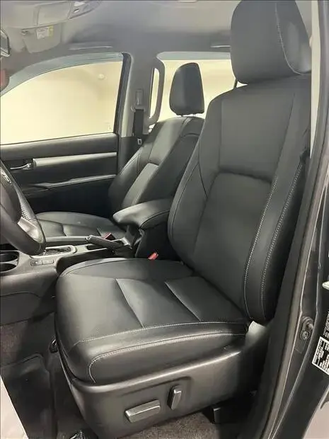 Toyota HILUX 2.8 D-4D TURBO DIESEL CD SRX 4X4 AUTOMÁTICO