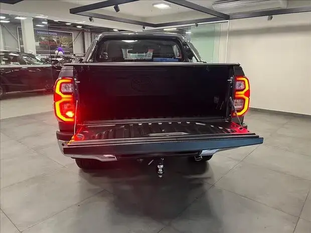 Toyota HILUX 2.8 D-4D TURBO DIESEL CD SRX 4X4 AUTOMÁTICO