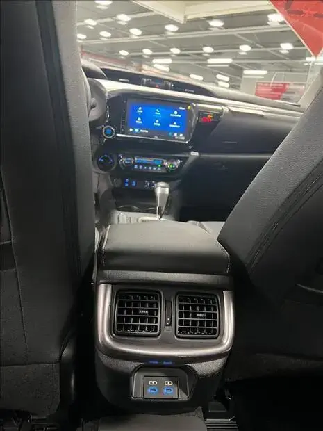 Toyota HILUX 2.8 D-4D TURBO DIESEL CD SRX 4X4 AUTOMÁTICO