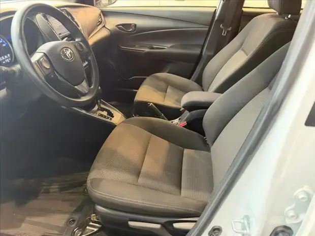 Toyota YARIS 1.5 16V FLEX XL MULTIDRIVE