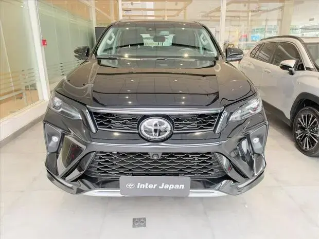 Toyota HILUX SW4 2.8 D-4D TURBO DIESEL SRX PLATINUM 7L 4X4 AUTOMÁTICO