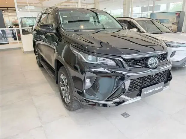 Toyota HILUX SW4 2.8 D-4D TURBO DIESEL SRX PLATINUM 7L 4X4 AUTOMÁTICO