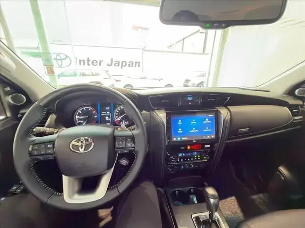 Toyota HILUX SW4 2.8 D-4D TURBO DIESEL SRX PLATINUM 7L 4X4 AUTOMÁTICO