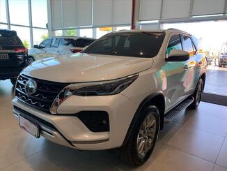 Toyota HILUX SW4 2.8 D-4D TURBO DIESEL SRX 7L 4X4 AUTOMÁTICO