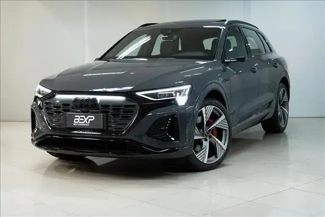 Q8 E-TRON