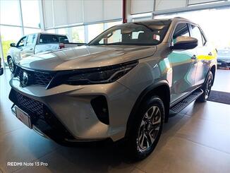 Toyota HILUX SW4 2.8 D-4D TURBO DIESEL SRX PLATINUM 7L 4X4 AUTOMÁTICO