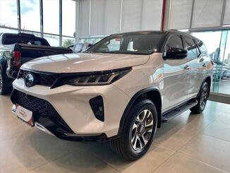 Toyota HILUX SW4 2.8 D-4D TURBO DIESEL DIAMOND 7L 4X4 AUTOMÁTICO