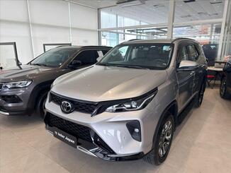 Toyota HILUX SW4 2.8 D-4D TURBO DIESEL SRX PLATINUM 7L 4X4 AUTOMÁTICO