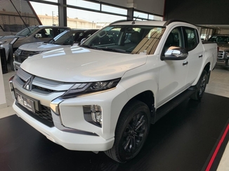 Mitsubishi TRITON 2.4 BITURBO DIESEL CD HPE 4X4 AUTOMÁTICO