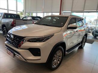 Toyota HILUX SW4 2.8 D-4D TURBO DIESEL SRX 7L 4X4 AUTOMÁTICO