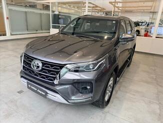 Toyota HILUX SW4 2.8 D-4D TURBO DIESEL SRX 7L 4X4 AUTOMÁTICO