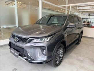 Toyota HILUX SW4 2.8 D-4D TURBO DIESEL DIAMOND 7L 4X4 AUTOMÁTICO