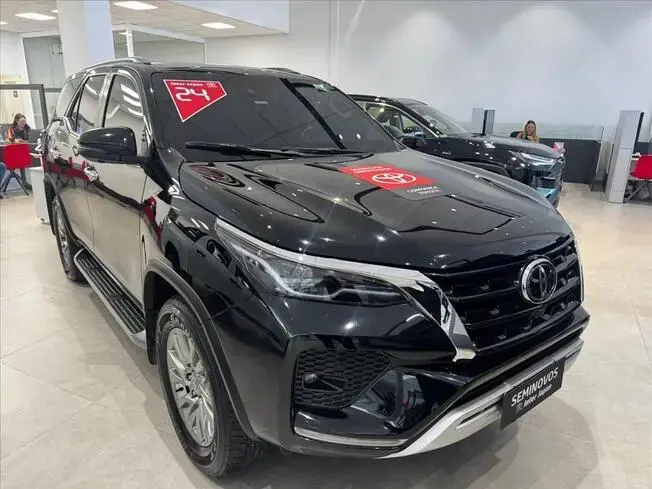 Toyota HILUX SW4 2.8 D-4D TURBO DIESEL SRX PLATINUM 7L 4X4 AUTOMÁTICO