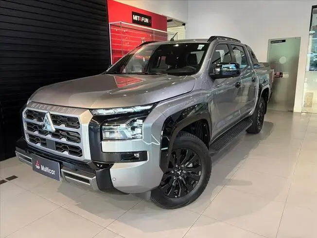 Mitsubishi TRITON 2.4 BITURBO DIESEL CD KATANA 4X4 AUTOMÁTICO