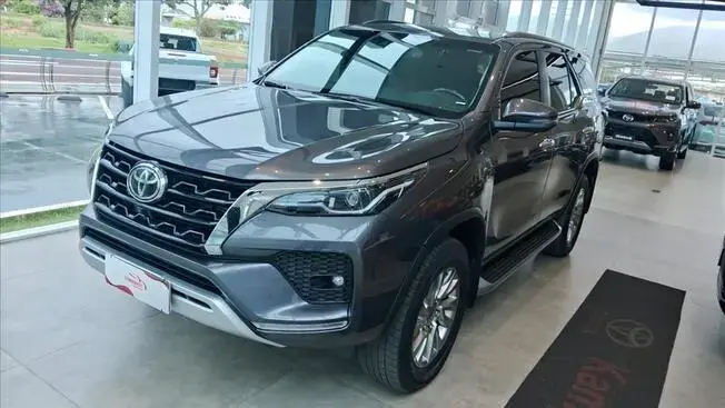 Toyota HILUX SW4 2.8 D-4D TURBO DIESEL SRX 7L 4X4 AUTOMÁTICO