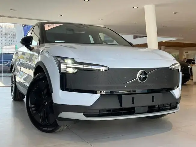 Volvo EX30 Cross Country E60