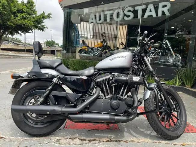 Harley Davidson Sportster XL 883 Iron