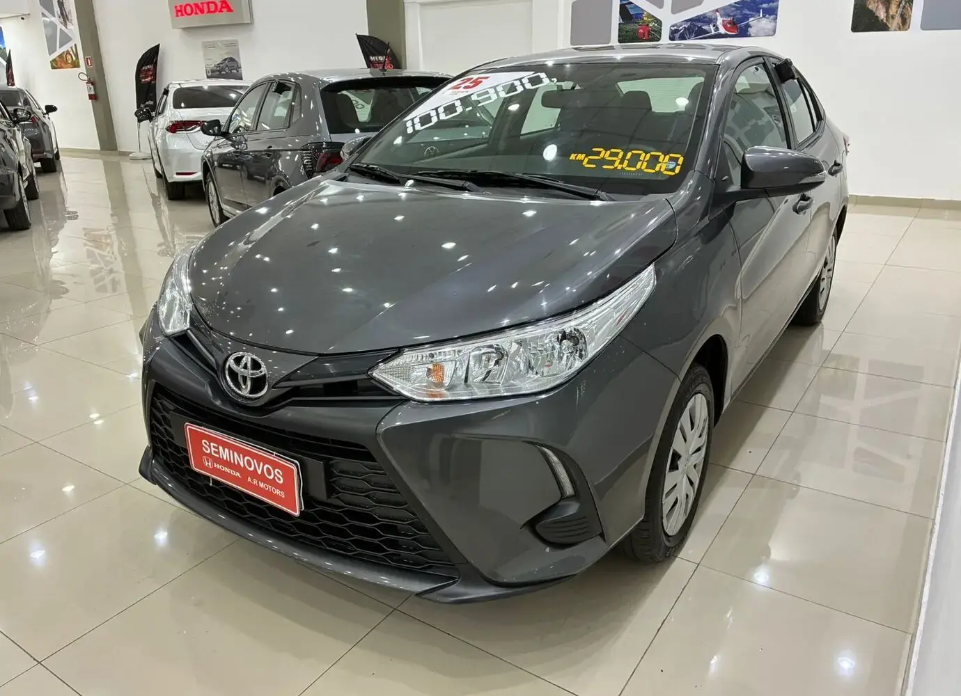 galeria Yaris Sedan