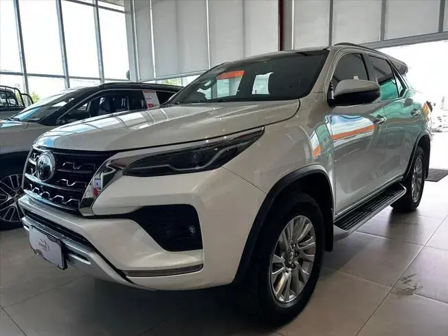 HILUX SW4 2.8 D-4D TURBO DIESEL SRX 7L 4X4 AUTOMÁTICO