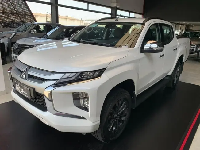 Mitsubishi L200 TRITON 2.4 16V TURBO DIESEL SPORT HPE CD 4P 4X4 AUTOMÁTICO