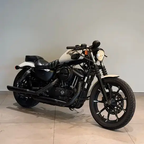 Harley Davidson Sportster XL 883 Iron