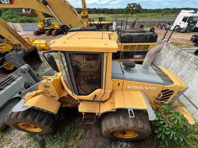 Pá Carregadeira Volvo L110F