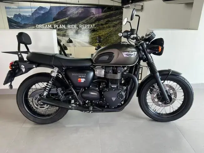 Triumph Bonneville T100 T 100 Black