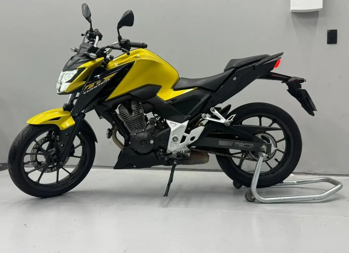 galeria CB 300F Twister Flex