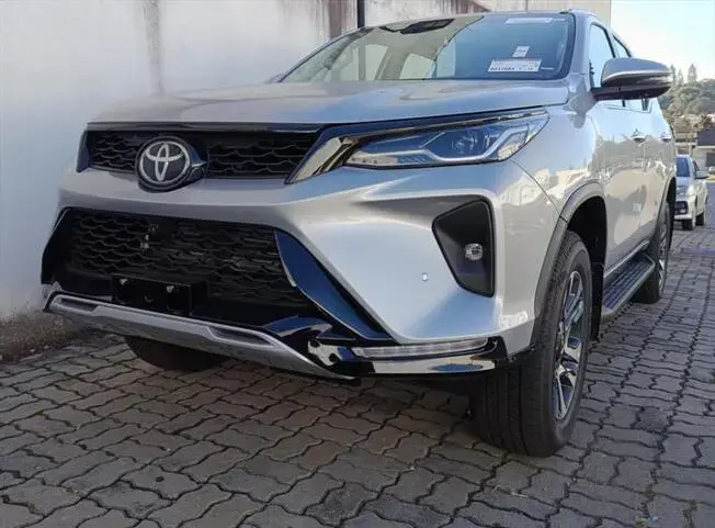 HILUX SW4 2.8 D-4D TURBO DIESEL SRX PLATINUM 7L 4X4 AUTOMÁTICO
