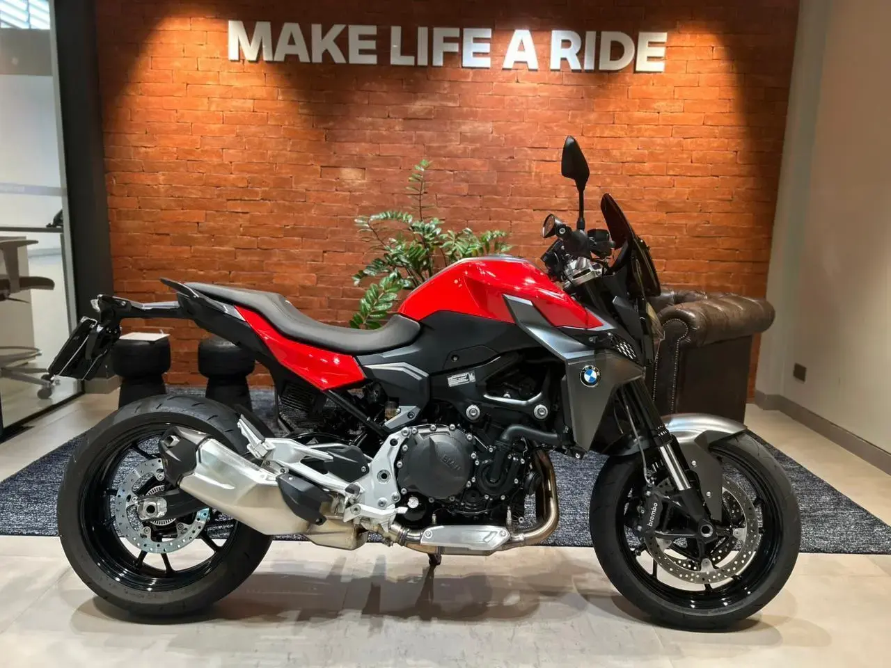galeria F 900 R