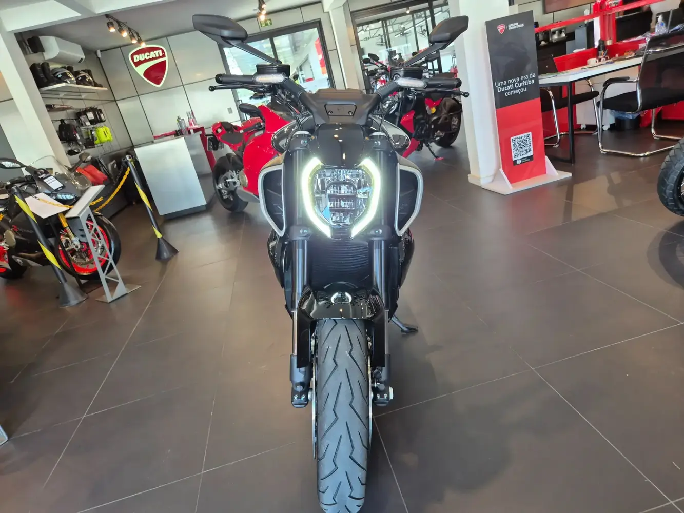 galeria DUCATI DIAVEL V4