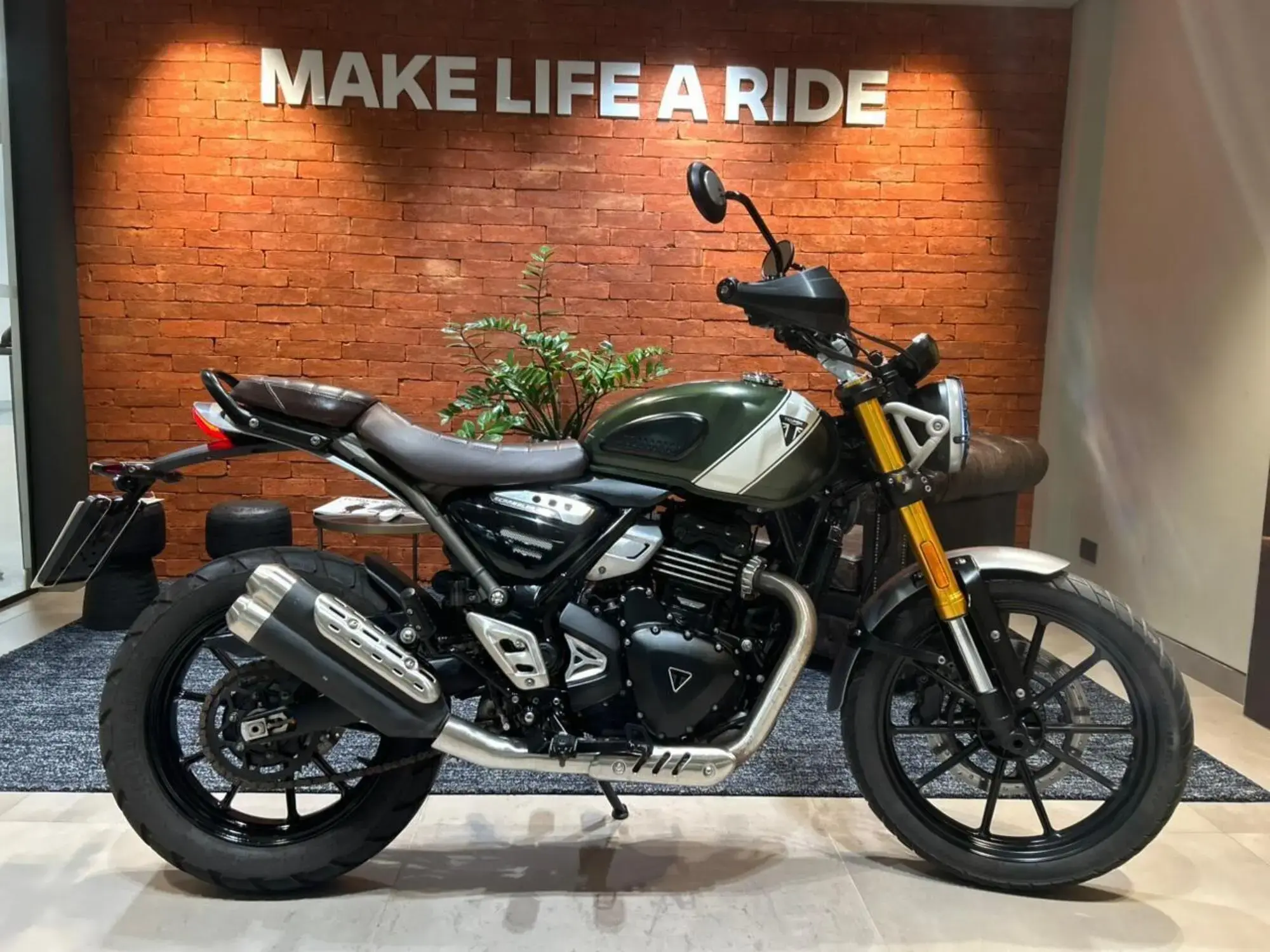 Scrambler 400 X ABS
