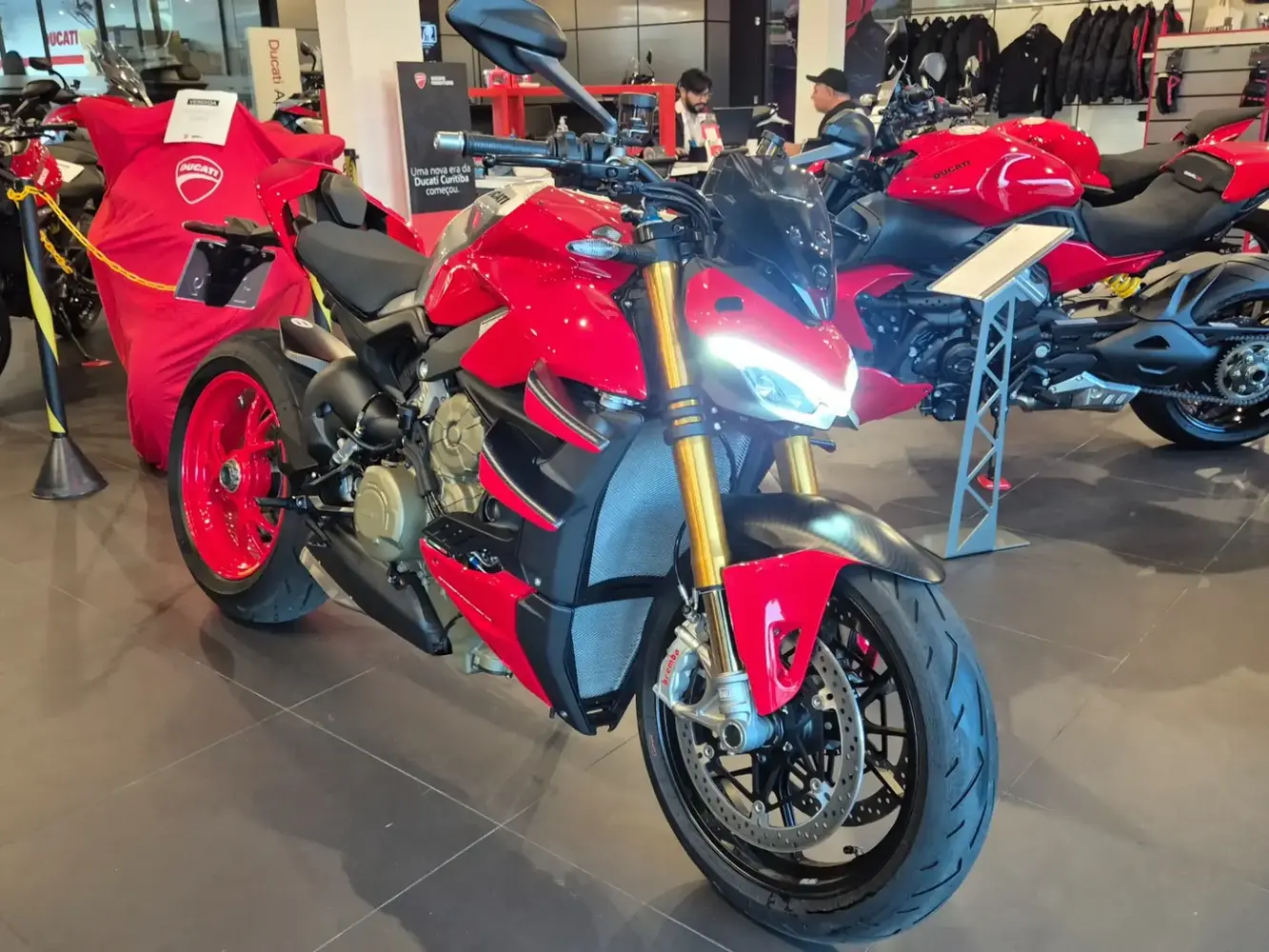 galeria DUCATI STREETFIGHTER V4 S
