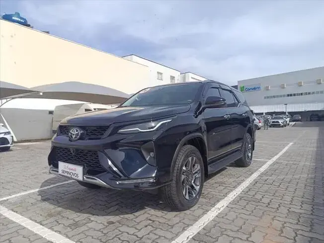 HILUX SW4 2.8 D-4D TURBO DIESEL SRX PLATINUM 7L 4X4 AUTOMÁTICO