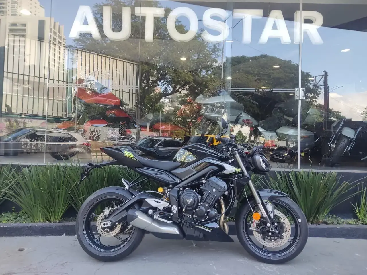 galeria Street Triple 765