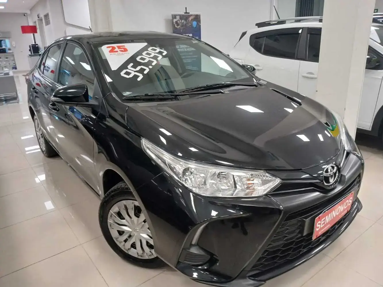 galeria Yaris Sedan