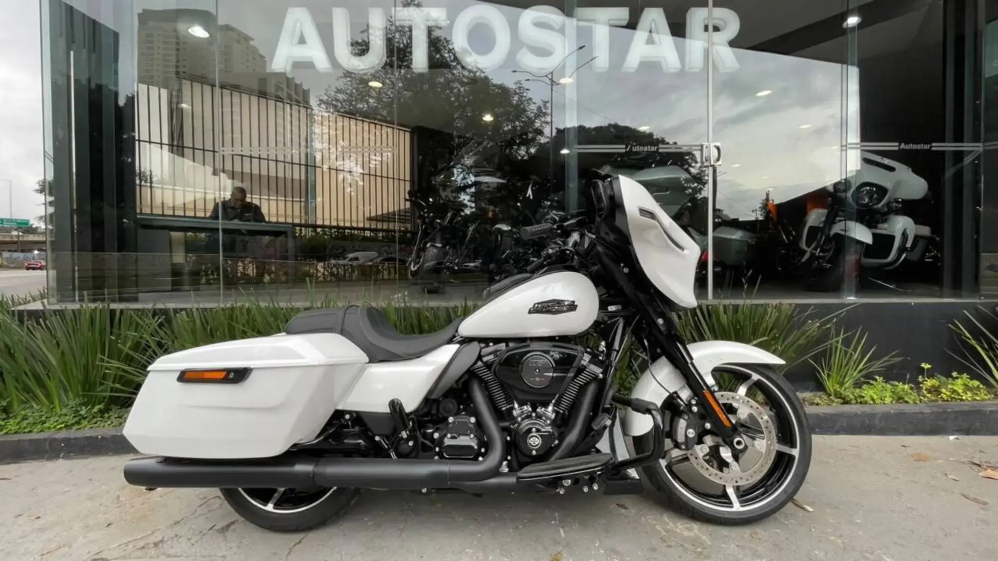 Street Glide FLHX