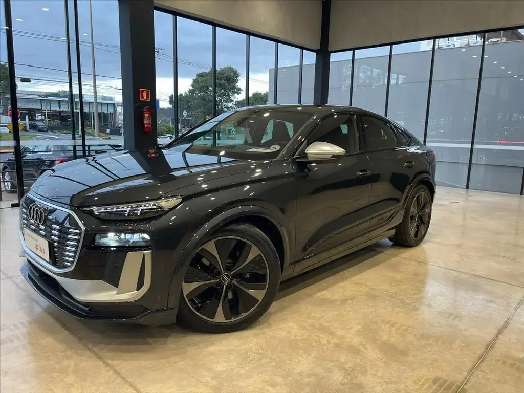 galeria SQ6 E-TRON