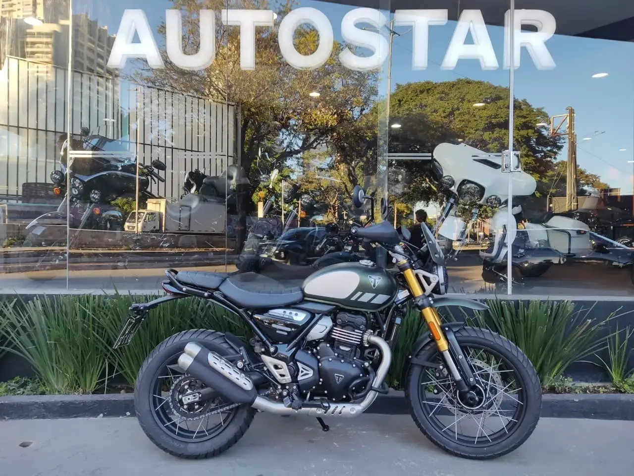 galeria Scrambler 400 XC