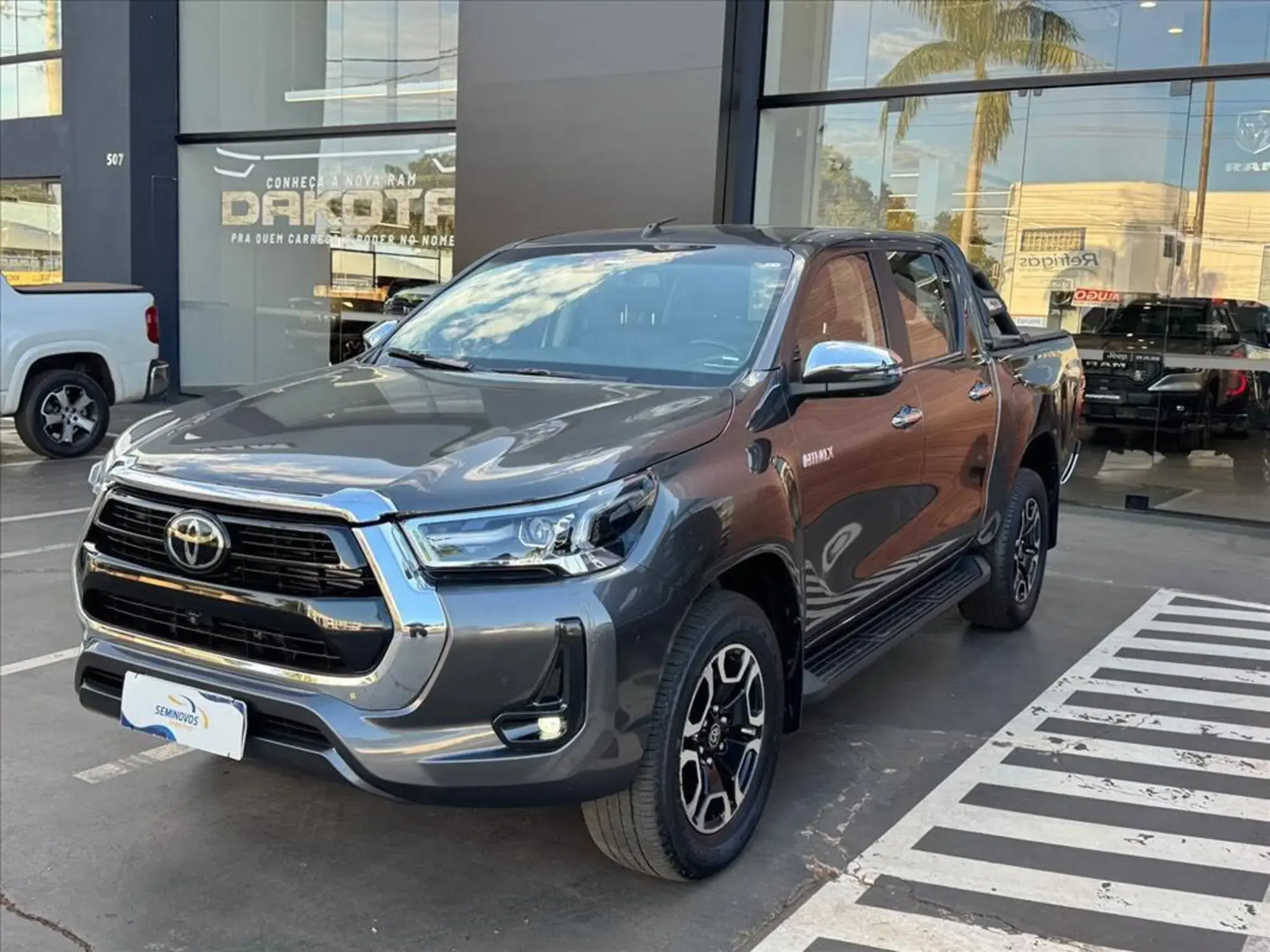 Hilux 2.8 D-4D Turbo Diesel Cd Srx 4X4 Automático 3